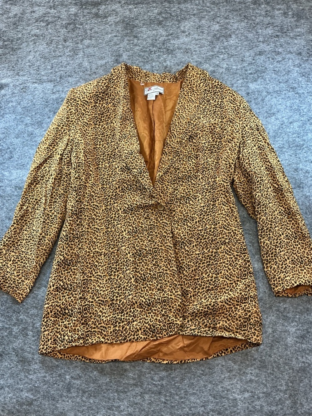 Diane Gilman Vintage 90s Mob Wife Oversized Cheetah Print Silk Blazer. A12